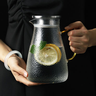 Rundgriff-Glasgetränk-Pitcher, hitzebeständiger Glasisolierpitcher mit Deckel fournisseur