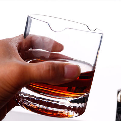 altmodisches Glas des Whisky-260ml, eingedrückte Zigarren-Rest-Whisky-Schnapsgläser fournisseur